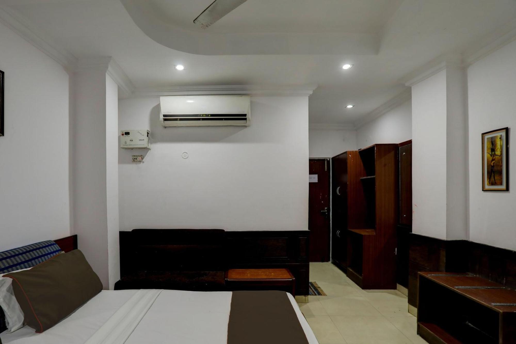 לקנאו Hotel Monarch Inn מראה חיצוני תמונה