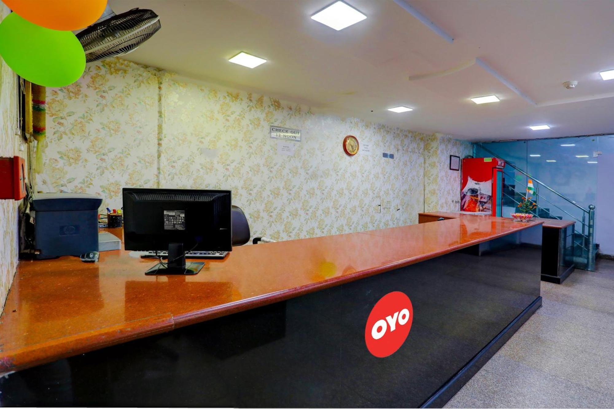 לקנאו Hotel Monarch Inn מראה חיצוני תמונה