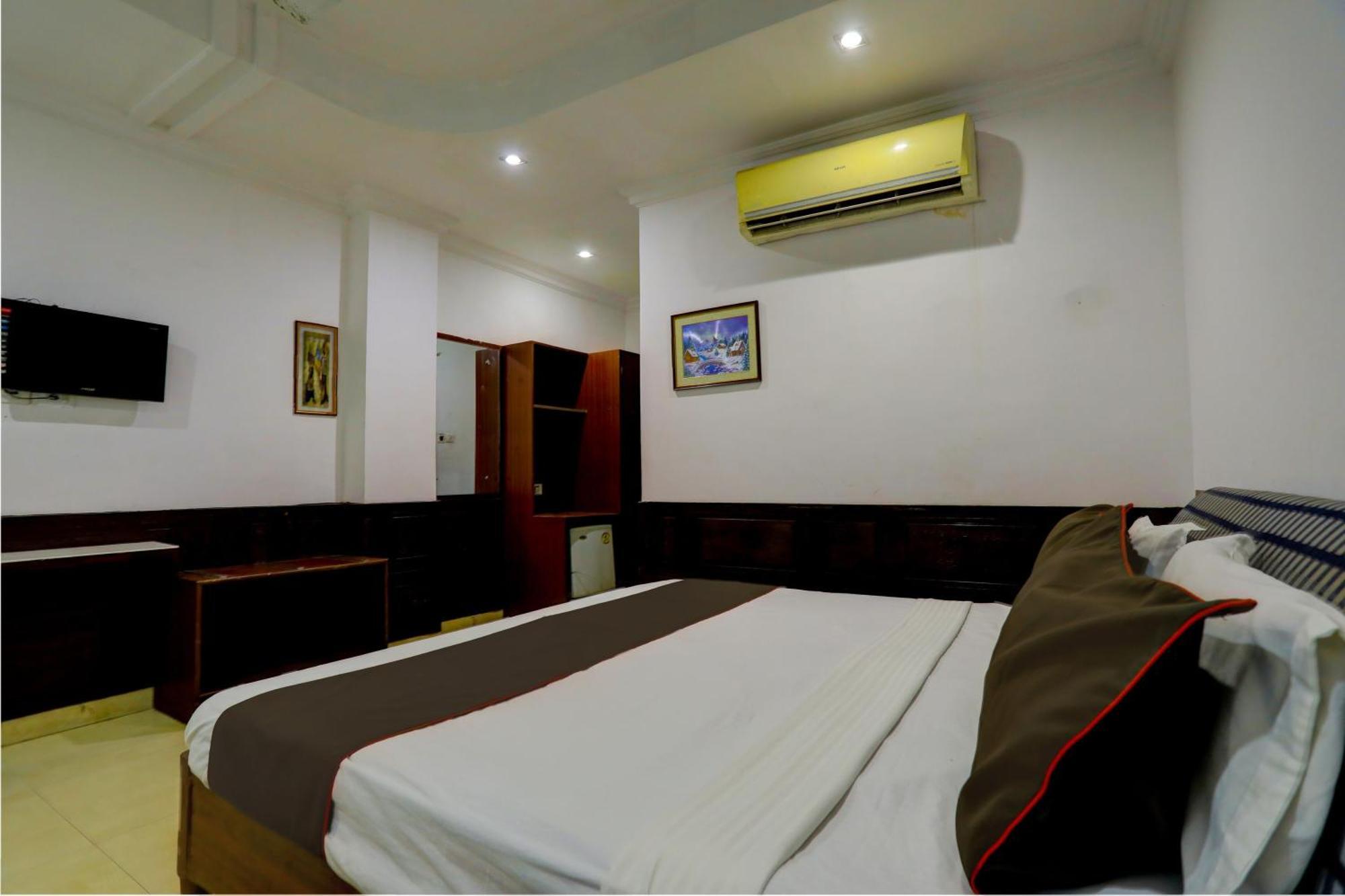 לקנאו Hotel Monarch Inn מראה חיצוני תמונה