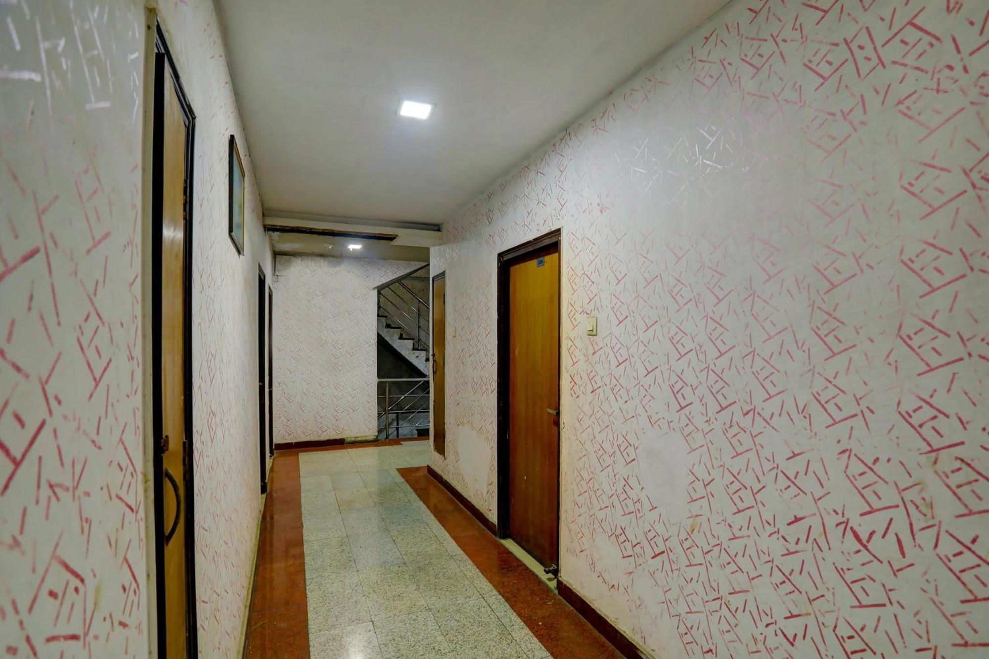לקנאו Hotel Monarch Inn מראה חיצוני תמונה