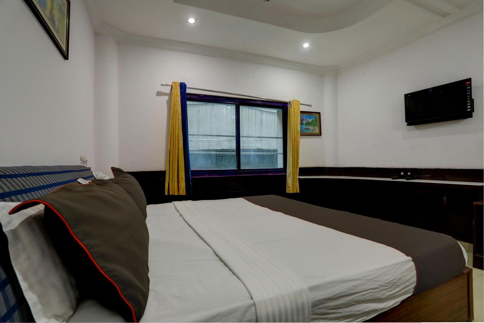 לקנאו Hotel Monarch Inn מראה חיצוני תמונה