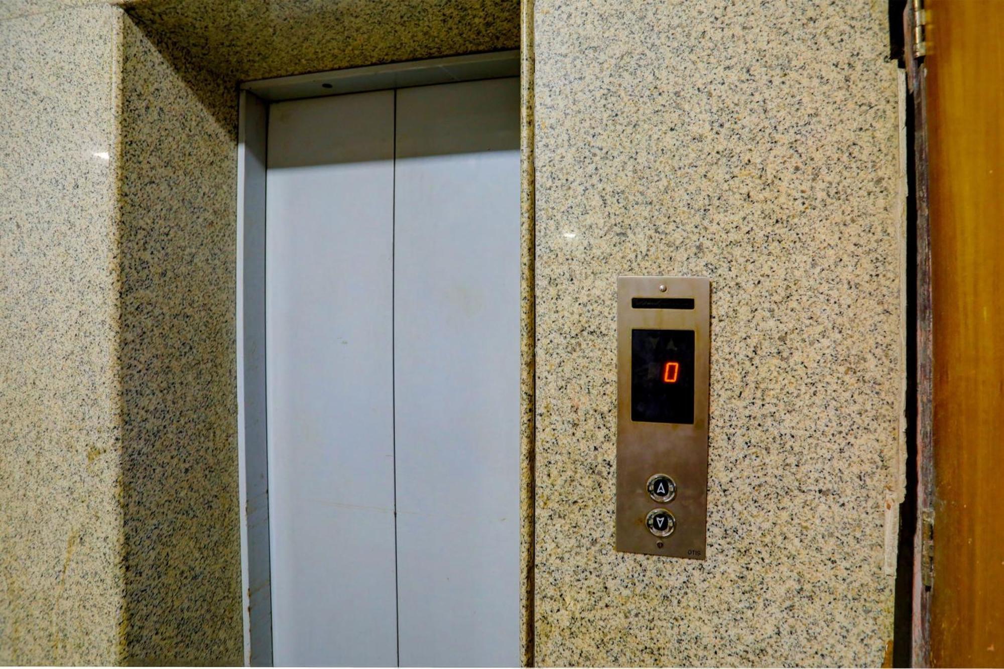 לקנאו Hotel Monarch Inn מראה חיצוני תמונה