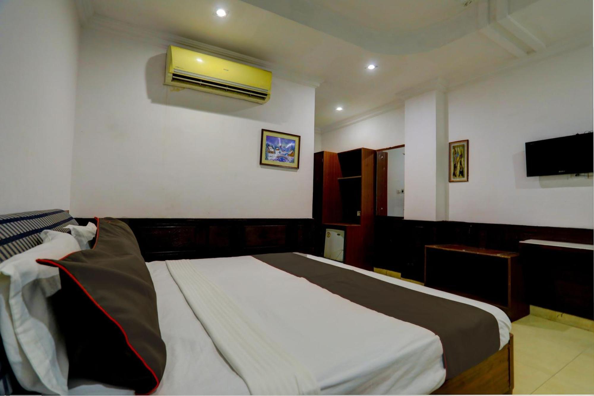 לקנאו Hotel Monarch Inn מראה חיצוני תמונה