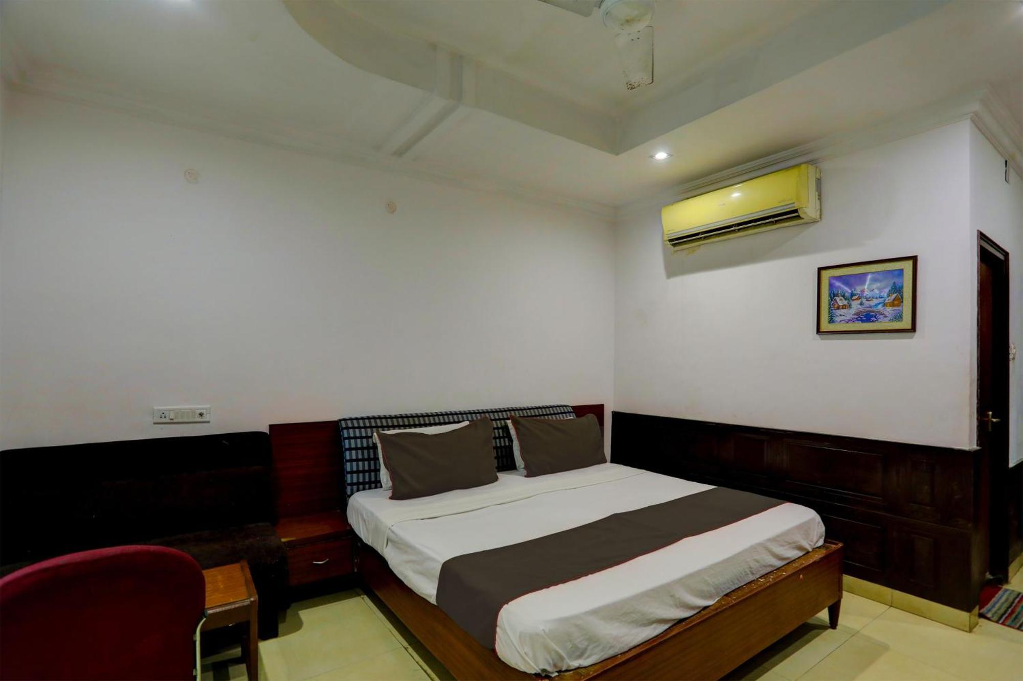 לקנאו Hotel Monarch Inn מראה חיצוני תמונה