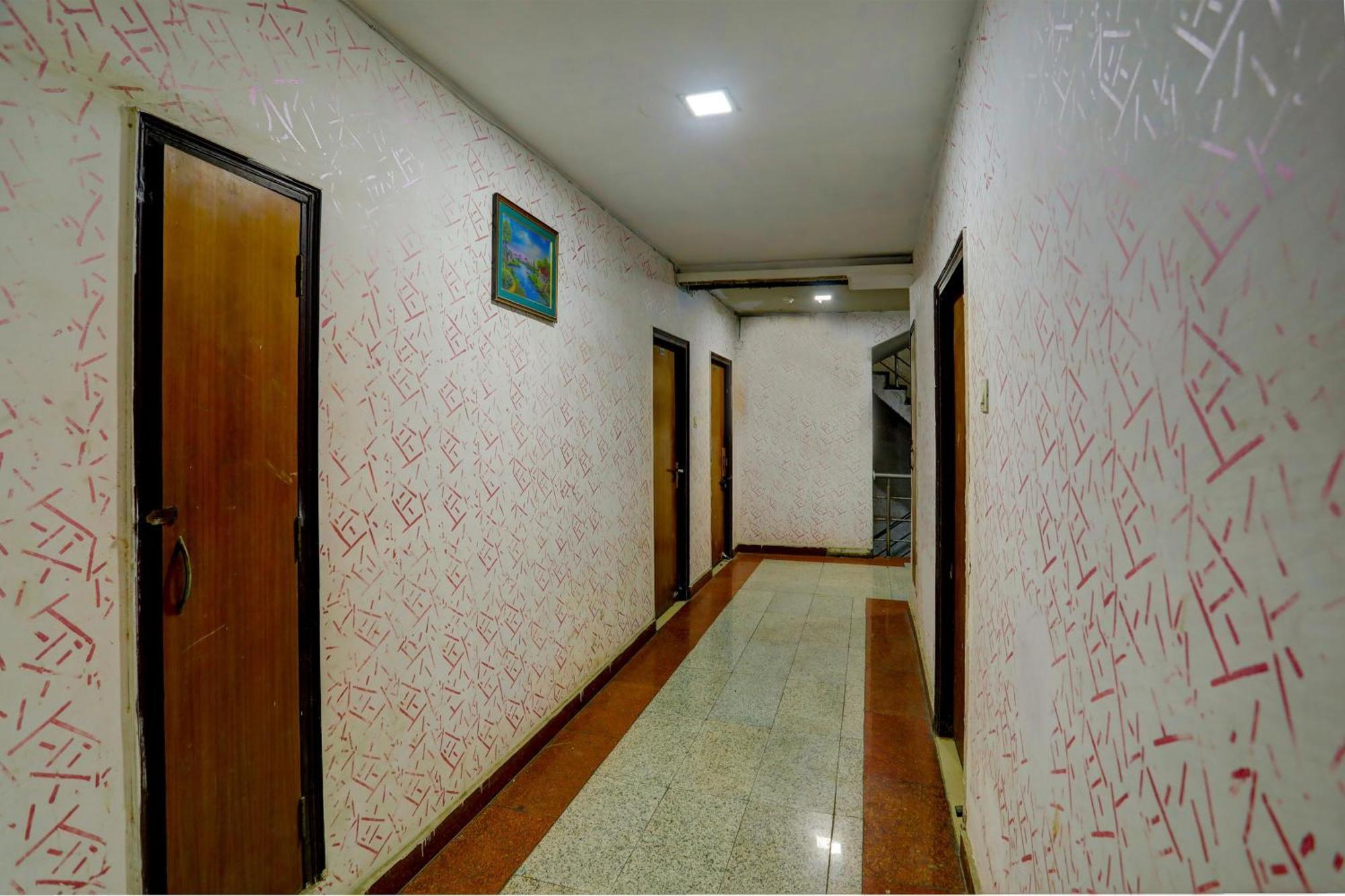 לקנאו Hotel Monarch Inn מראה חיצוני תמונה
