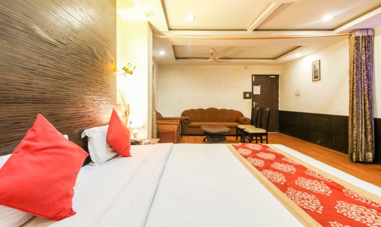 לקנאו Hotel Monarch Inn מראה חיצוני תמונה
