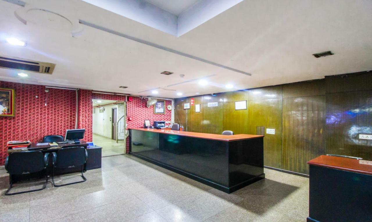 לקנאו Hotel Monarch Inn מראה חיצוני תמונה