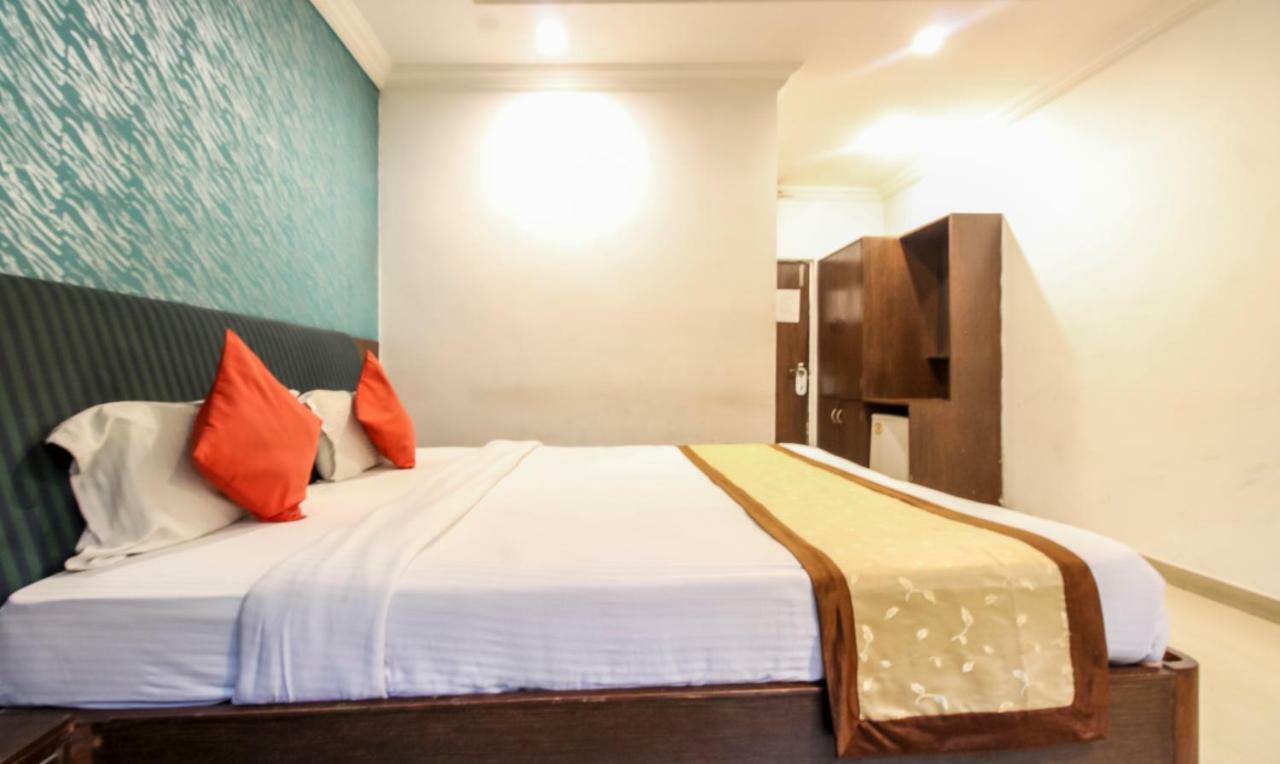 לקנאו Hotel Monarch Inn מראה חיצוני תמונה