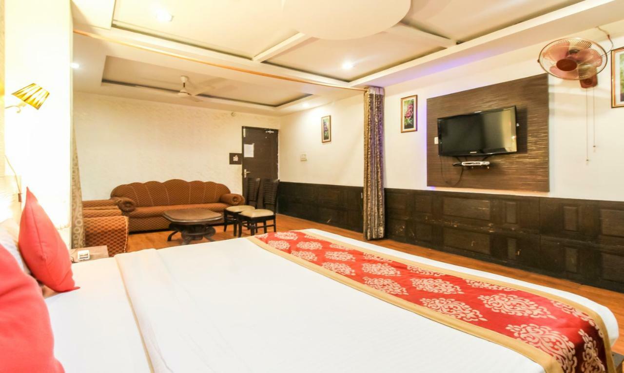 לקנאו Hotel Monarch Inn מראה חיצוני תמונה