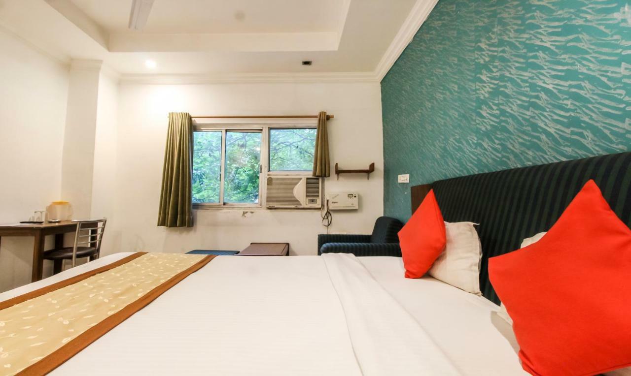 לקנאו Hotel Monarch Inn מראה חיצוני תמונה