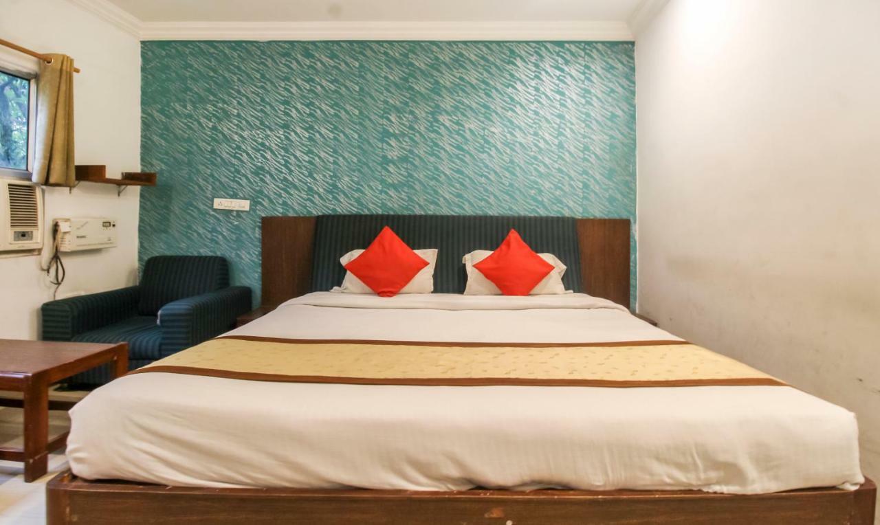 לקנאו Hotel Monarch Inn מראה חיצוני תמונה