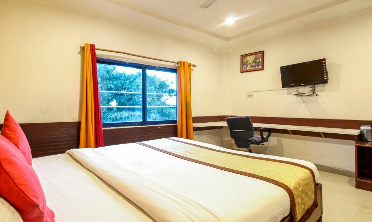 לקנאו Hotel Monarch Inn מראה חיצוני תמונה