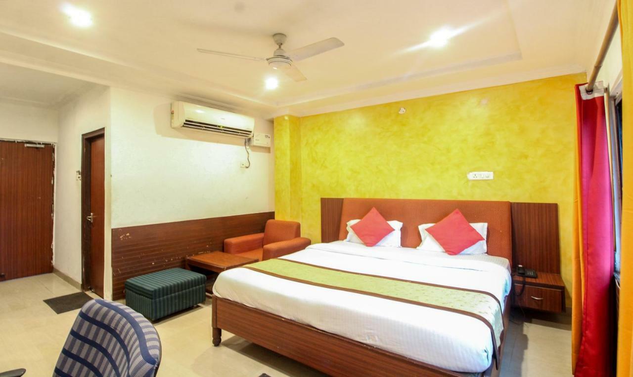 לקנאו Hotel Monarch Inn מראה חיצוני תמונה